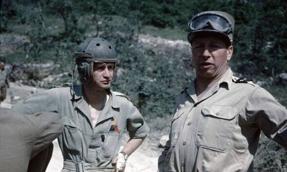 ** Découvrir : Mémoires de la DFL sur Facebook....