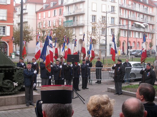 * Commémoration à Strasbourg avec dépôt de gerbes devant le char Zimmer et la plaque du Père Houchet
