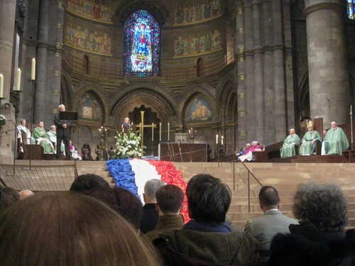 * Commémoration à Strasbourg avec dépôt de gerbes devant le char Zimmer et la plaque du Père Houchet
