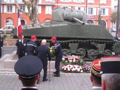 * Commémoration à Strasbourg avec dépôt de gerbes devant le char Zimmer et la plaque du Père Houchet