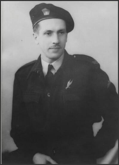 *   Denis GENESTAL DU CHAUMEIL des Forces ariennes Française Libre - Un visage sur un nom 