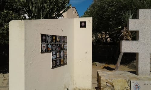 * Le mémorial de la 1ère DFL à l'Ile Rousse (Haute Corse)