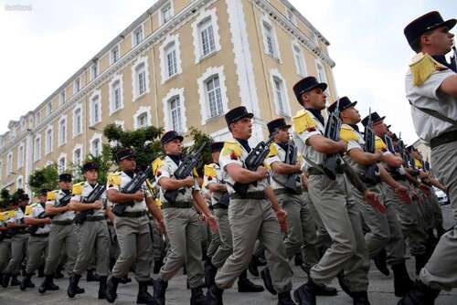 * Passation de commandement au 1er Régiment d’infanterie marine d'Angoulême.