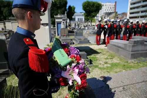 * Hommage des Saints Cyriens à leur parrain de promotion, le général Bernard-Saint Hillier (1911-2004)