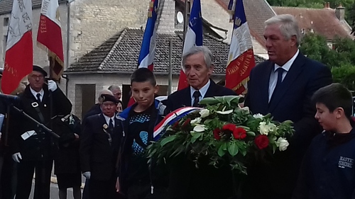 * Nod-sur-Seine : anniversaire de la jonction par deux divisions en 1944 - la première DFL et la deuxième DB