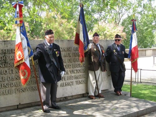 * Petit intermède estival - Honneur aux porte-drapeau