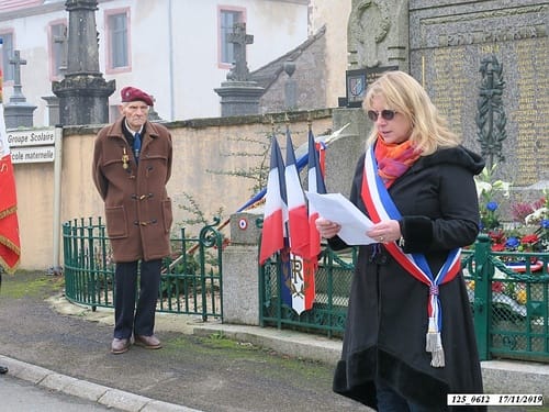 * 75 ème anniversaire de la libération de Plancher-Bas. Cérémonie au Monument aux Morts avec remise de médaille de 30 ans de porte-drapeau à Jean Lombard                                       