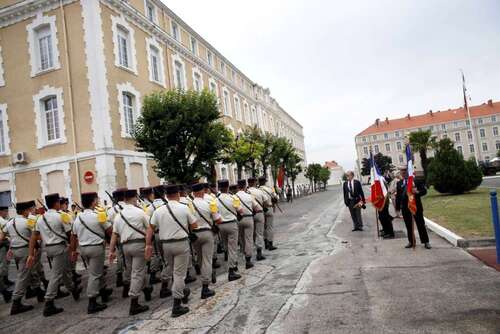 * Passation de commandement au 1er Régiment d’infanterie marine d'Angoulême.