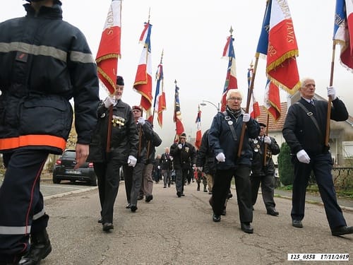 * 75 ème anniversaire de la libération de Plancher-Bas. Cérémonie au Monument aux Morts avec remise de médaille de 30 ans de porte-drapeau à Jean Lombard                                       
