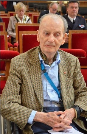  Funérailles de Mr Yves De Daruvar et honneurs funèbres militaires dans la cour d'honneur des Invalides