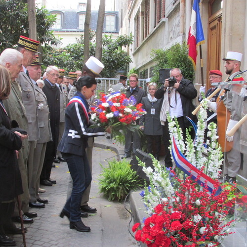 * Une plaque  apposéele 6 novembre sur la maison familiale de Gabriel de SAIRIGNE (Paris 7e)