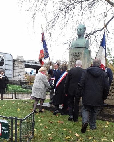 * Commémoration et dépot de gerbes au monument Brosset et de la 1ère DFL au pont de Bir Hakeim à Paris