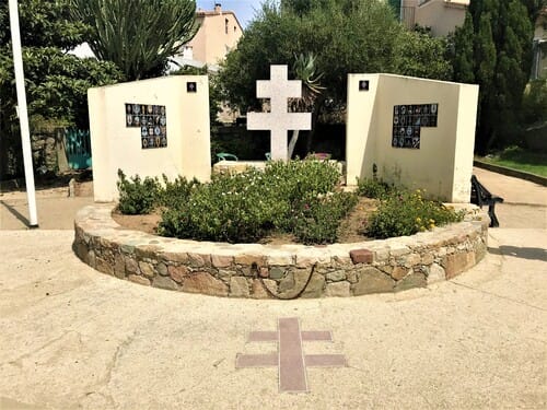 * Le mémorial de la 1ère DFL à l'Ile Rousse (Haute Corse)