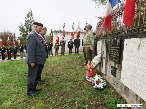 * Colline de Bourlémont  ( la Chapelle N-D du Haut ) - En hommage aux parachutistes du Bataillon de Choc qui l'ont libérée 
