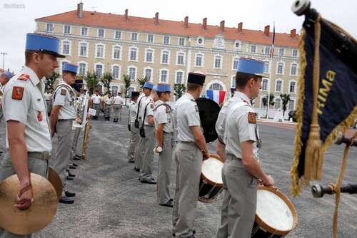 * Passation de commandement au 1er Régiment d’infanterie marine d'Angoulême.