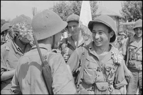 * Hommage aux Anciens de la 1ère DFL, les premiers ralliés au Général de Gaulle comme force terrestre. 