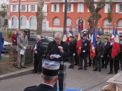 * Commémoration à Strasbourg avec dépôt de gerbes devant le char Zimmer et la plaque du Père Houchet