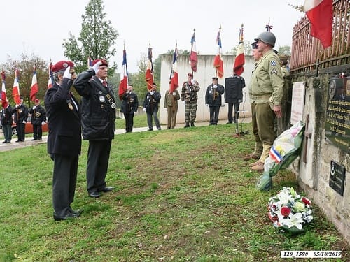 * Colline de Bourlémont  ( la Chapelle N-D du Haut ) - En hommage aux parachutistes du Bataillon de Choc qui l'ont libérée 