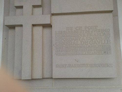 * France Libre : photographie de la plaque en mémoire des Français Libres à Saint Jean De Luz
