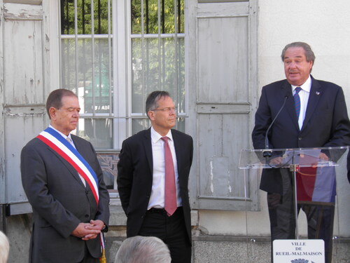 * La ville de Rueil à procédé au dévoilement d’une plaque souvenirs, place Bir Hakeim