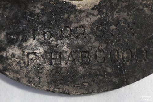 * La stèle en mémoire des aviateurs anglais près de la maison forestière du Willerhof - Ottrott (Bas-Rhin)