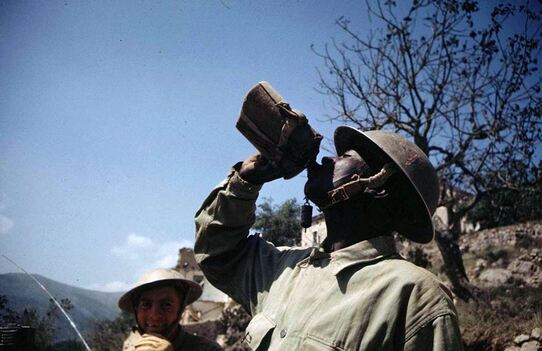 ** Découvrir : Mémoires de la DFL sur Facebook....