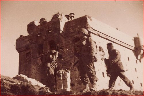 * Etape n° 47 - La chute des Forts du Massif de l'Authion - Journée du 12 Avril 1945