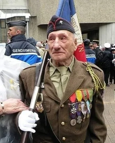 * Marcel Barbary - Ancien de la 1ère DFL - nommé Officier de la Légion d'honneur
