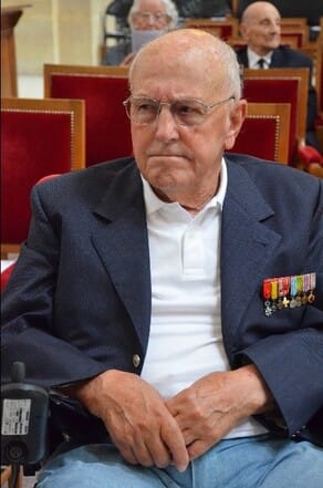  Funérailles de Mr Yves De Daruvar et honneurs funèbres militaires dans la cour d'honneur des Invalides