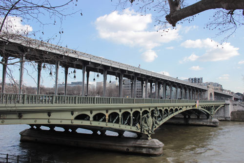 * Commémoration et dépot de gerbes au monument Brosset et de la 1ère DFL au pont de Bir Hakeim à Paris