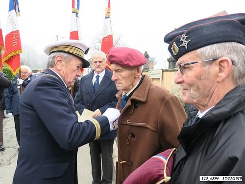 * 75 ème anniversaire de la libération de Plancher-Bas. Cérémonie au Monument aux Morts avec remise de médaille de 30 ans de porte-drapeau à Jean Lombard                                       