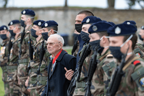 * Paul LETERRIER (1er RFM) , élevé au grade de Commandeur de la Légion d'Honneur