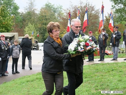 * Colline de Bourlémont  ( la Chapelle N-D du Haut ) - En hommage aux parachutistes du Bataillon de Choc qui l'ont libérée 