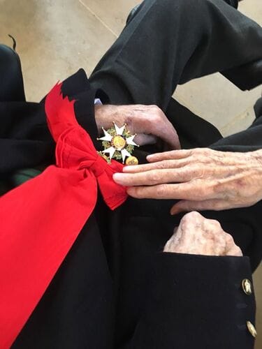 * Edgard Tüpet-Thomé, Compagnon de la Libération, à l'honneur. Il a été élevé à la dignité de Grand’Croix de la Légion d’Honneur