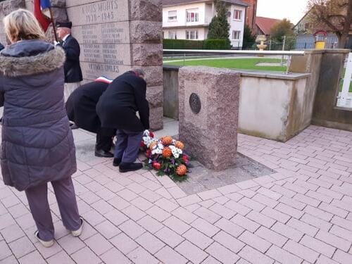* Obenheim - Cérémonie du souvenir et dépôt de gerbes au monument aux morts de la 1ere DFL et à la stèle du B.M.24