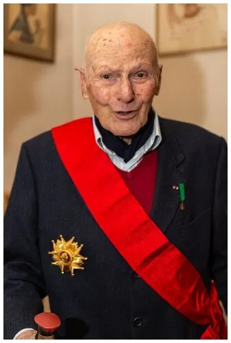 * Décès de l’un des trois derniers compagnons de la Libération.  Pierre Simonet nous a quitté.