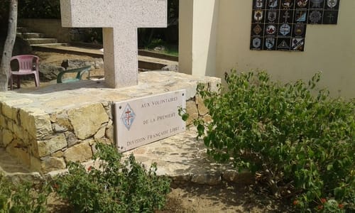 * Le mémorial de la 1ère DFL à l'Ile Rousse (Haute Corse)