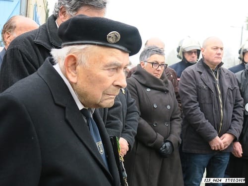 * 75 ème anniversaire de la libération de Plancher-Bas. Cérémonie au Monument aux Morts avec remise de médaille de 30 ans de porte-drapeau à Jean Lombard                                       