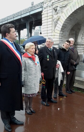 * Commémoration et dépot de gerbes au monument Brosset et de la 1ère DFL au pont de Bir Hakeim à Paris