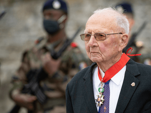 * Paul LETERRIER (1er RFM) , élevé au grade de Commandeur de la Légion d'Honneur
