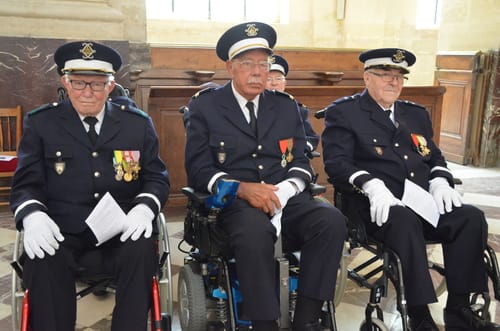  Funérailles de Mr Yves De Daruvar et honneurs funèbres militaires dans la cour d'honneur des Invalides