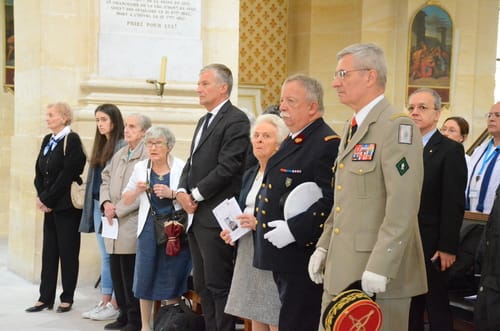  Funérailles de Mr Yves De Daruvar et honneurs funèbres militaires dans la cour d'honneur des Invalides