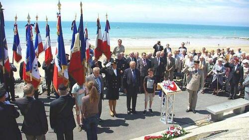 Inauguration d'une plaque à la mémoire de six jeunes soldats dans la Manche