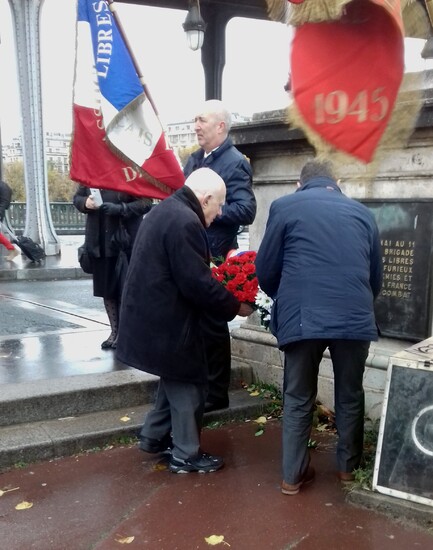 * Commémoration et dépot de gerbes au monument Brosset et de la 1ère DFL au pont de Bir Hakeim à Paris