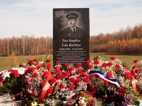 * Stèles en mémoire des victimes de deux crash d’avions à Ormersviller (Moselle) en 1940 et 1943