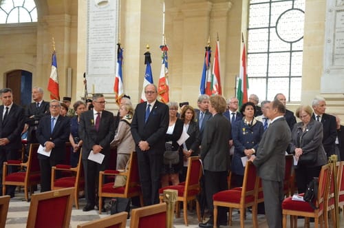  Funérailles de Mr Yves De Daruvar et honneurs funèbres militaires dans la cour d'honneur des Invalides