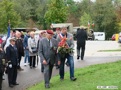 * Colline de Bourlémont  ( la Chapelle N-D du Haut ) - En hommage aux parachutistes du Bataillon de Choc qui l'ont libérée 