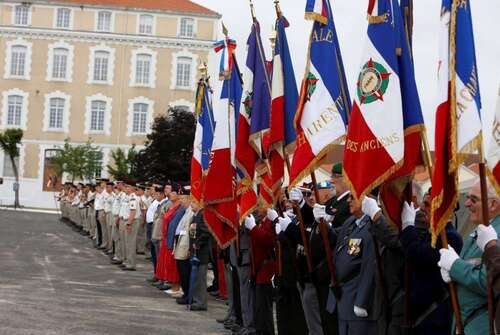 * Passation de commandement au 1er Régiment d’infanterie marine d'Angoulême.
