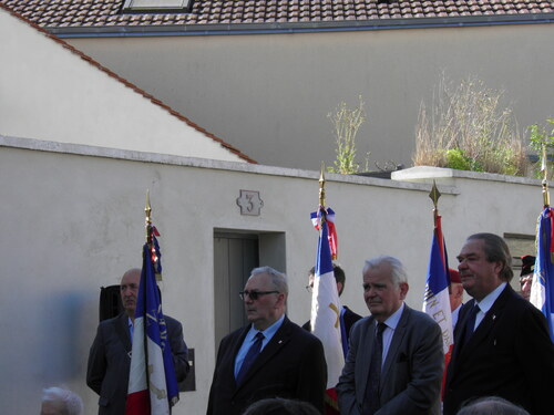 * La ville de Rueil à procédé au dévoilement d’une plaque souvenirs, place Bir Hakeim