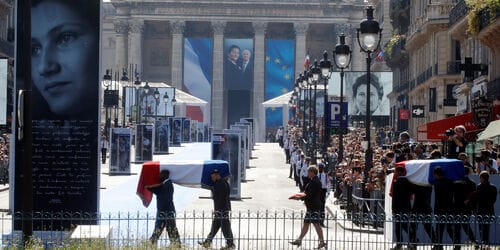 * L'Hommage de la Nation à Simone VEIL, entrée ce jour avec son époux Antoine, au Panthéon